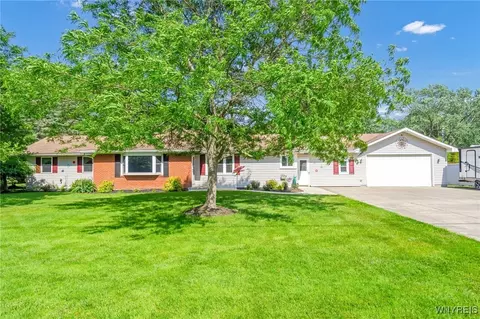 121 Bartlett Rd, East Aurora, NY 14052