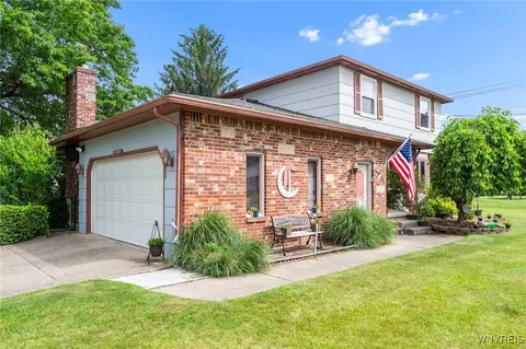 284 Pinewood Dr, West Seneca, NY 14224