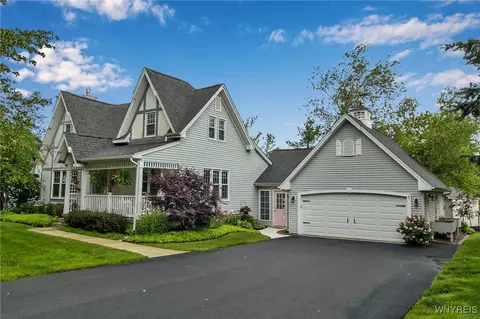 2846 Amsdell Rd, Hamburg, NY 14075