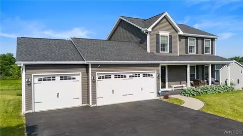 67 Vista Ct, West Seneca, NY 14224