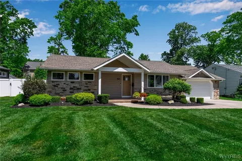 710 Oxbow Ln, Lewiston, NY 14092