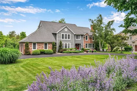 135 Fox Meadow Ln, Orchard Park, NY 14127