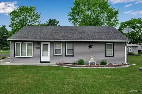8400 Donna Dr, Niagara, NY 14304