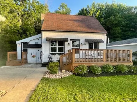 359 E Pleasant Ave, Evans, NY 14006