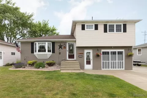 68 Dover Dr, West Seneca, NY 14224