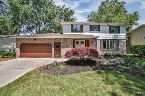 79 Pin Oak Cir, Grand Island, NY 14072