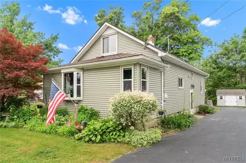7106 Boston State Rd, Hamburg, NY 14075