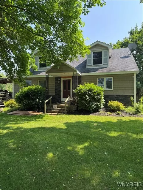 2692 New Rd, Ransomville, NY 14131