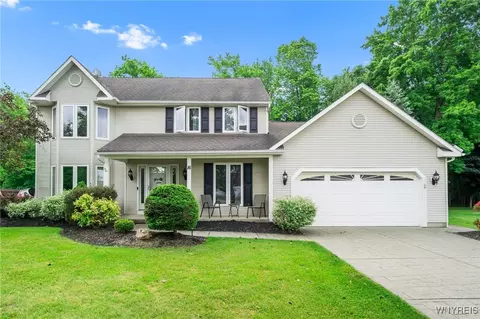 16 Schilling Ct, Lancaster, NY 14086
