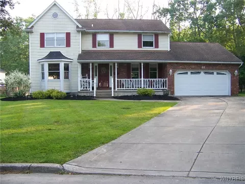31 Roundwood Ct, Amherst, NY 14228