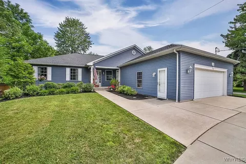125 Stahl Rd, Getzville, NY 14068