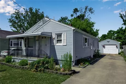 742 93rd St, Niagara Falls, NY 14304