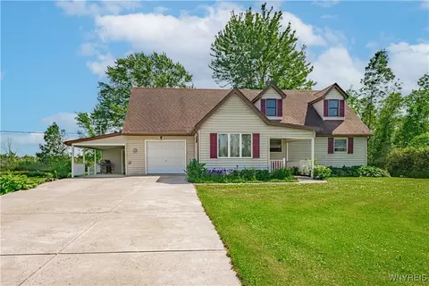 6030 Royalton Center Rd, Royalton, NY 14067
