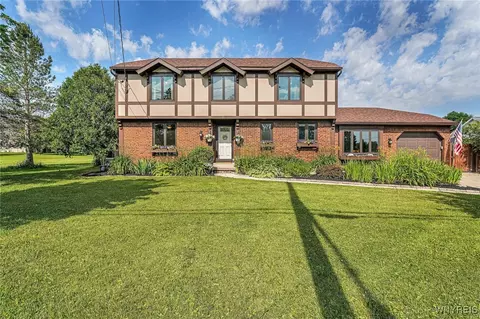 814 Ransom Rd, Lancaster, NY 14086