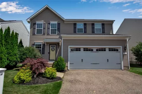 5 Scooter Ln, Hamburg, NY 14075