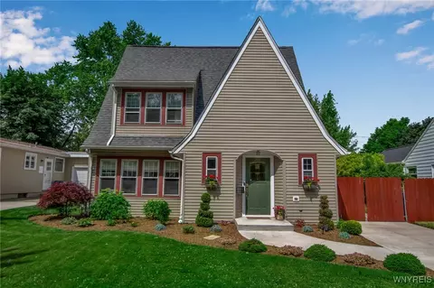 201 Walton Dr, Amherst, NY 14226