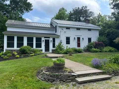 9853 Warner Gulf Rd, Holland, NY 14080