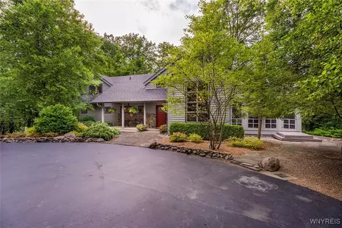 1710 S Creek Rd, Evans, NY 14047