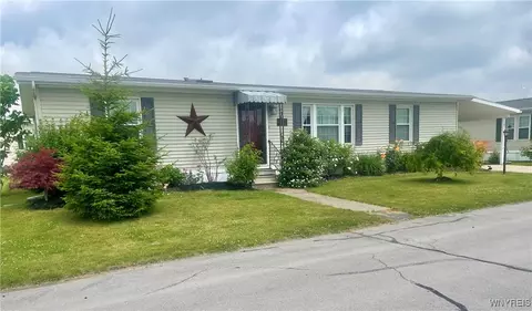 21 Juniper Ln, Cheektowaga, NY 14227