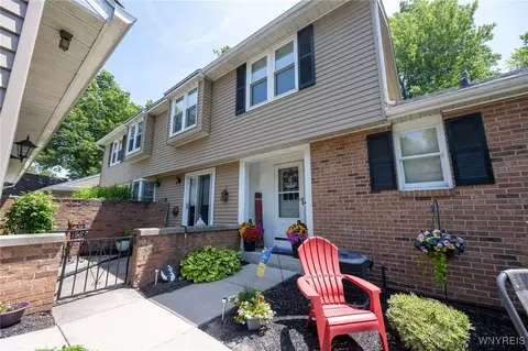 253 Old Oak Post Rd, East Amherst, NY 14051