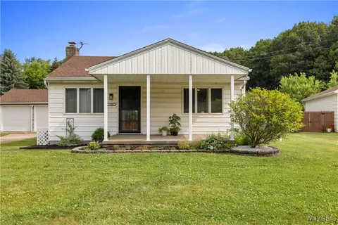 7000 Ralph Ct, Niagara, NY 14304