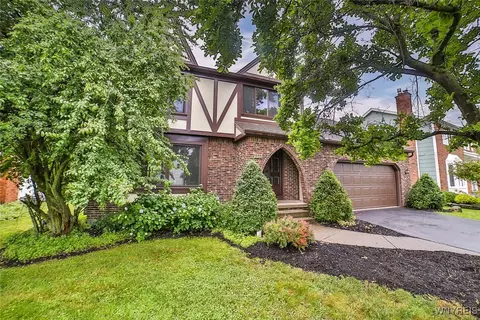212 Robin Rd, Amherst, NY 14228