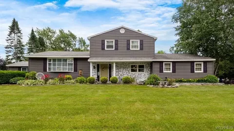 7438 Thunderbird Rd, Liverpool, NY 13088