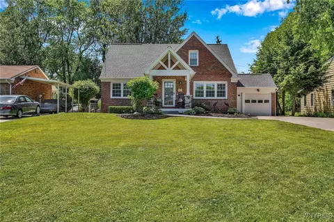 4964 Meadowbrook Rd, Buffalo, NY 14221