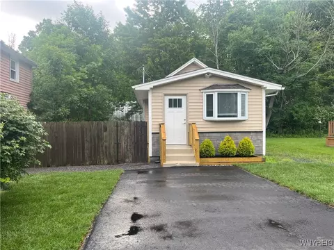 8639 Larch St, Evans, NY 14006