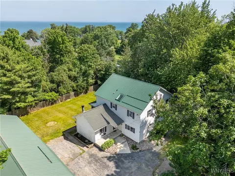 5860 Old Lake Shore Rd, Lake View, NY 14085