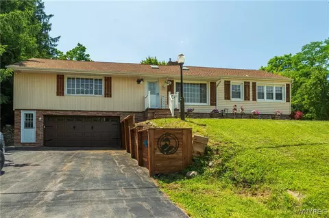 12881 Bullis Rd, East Aurora, NY 14052