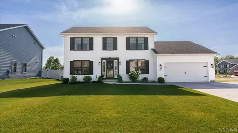 30 Weathersfield Ln, Lancaster, NY 14086