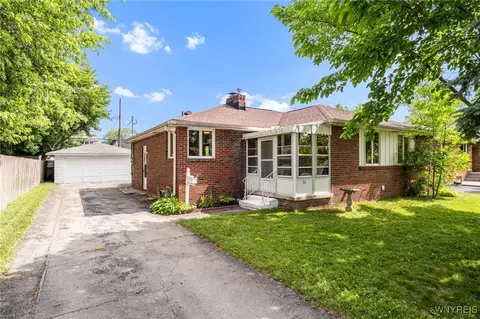 36 Lennox Ave, Amherst, NY 14226