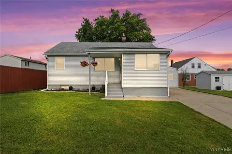 359 Lakeview Ave, Orchard Park, NY 14127