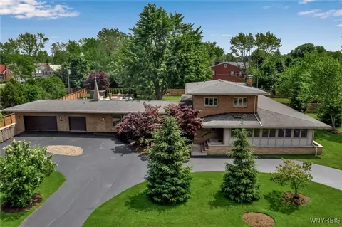 7 Lebrun Cir, Amherst, NY 14226