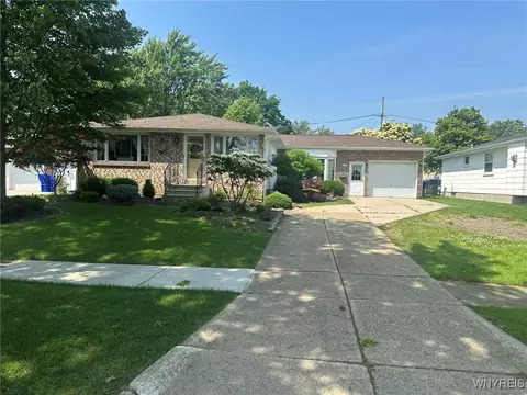 52 Bernice Dr, West Seneca, NY 14224