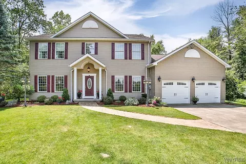 2694 Bedell Rd, Grand Island, NY 14072