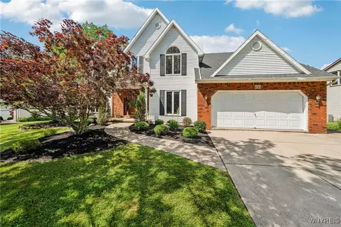 100 Hunt Club Cir, East Amherst, NY 14051