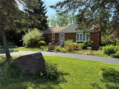 3902 Calkins Rd, Porter, NY 14174