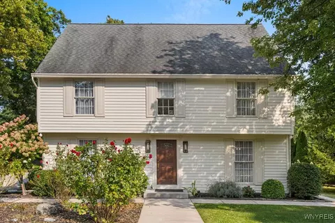 5117 Woodland Dr, Lewiston, NY 14092