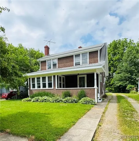 39 Chestnut St, Persia, NY 14070