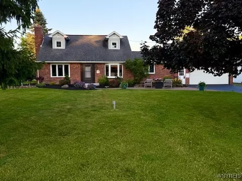 4995 Meadowbrook Rd, Buffalo, NY 14221