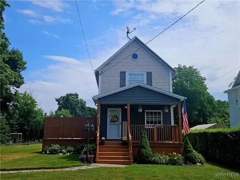 5821 West St, Sanborn, NY 14132