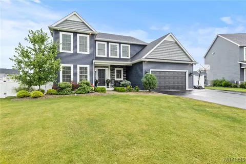 40 Squirrel Run, Lancaster, NY 14086
