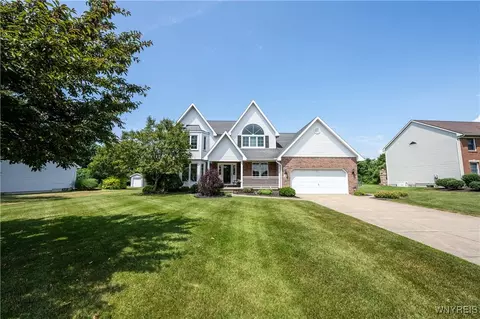 81 Burbank Dr, Orchard Park, NY 14127