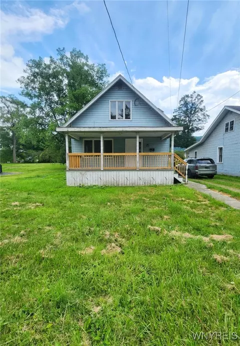 612 Wildwood Ave, Salamanca, NY 14779