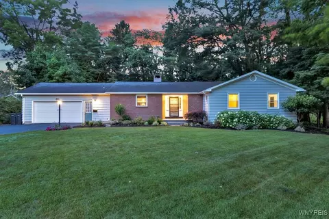 80 S Meadow Dr, Orchard Park, NY 14127