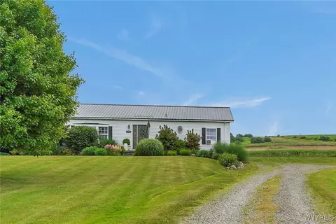 11750 Weaver Rd, Delevan, NY 14042