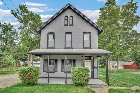 5592 Broadway St, Lancaster, NY 14086