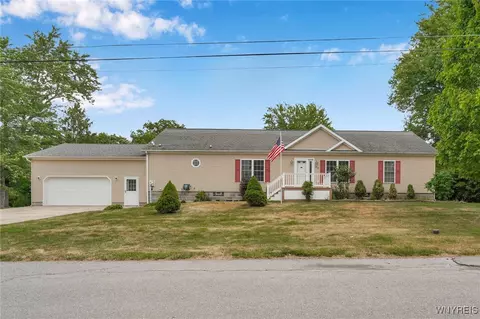 40 Washington Ave, Orchard Park, NY 14127